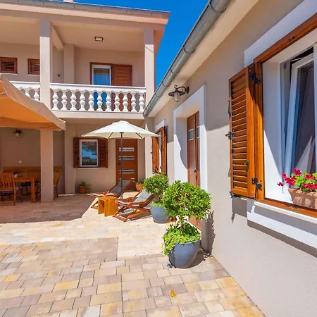 Privlaka/zadar Riviera 8218 Holiday home Nin