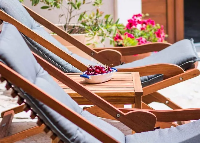 - Zadar Riviera 8218 度假居 普利拉卡