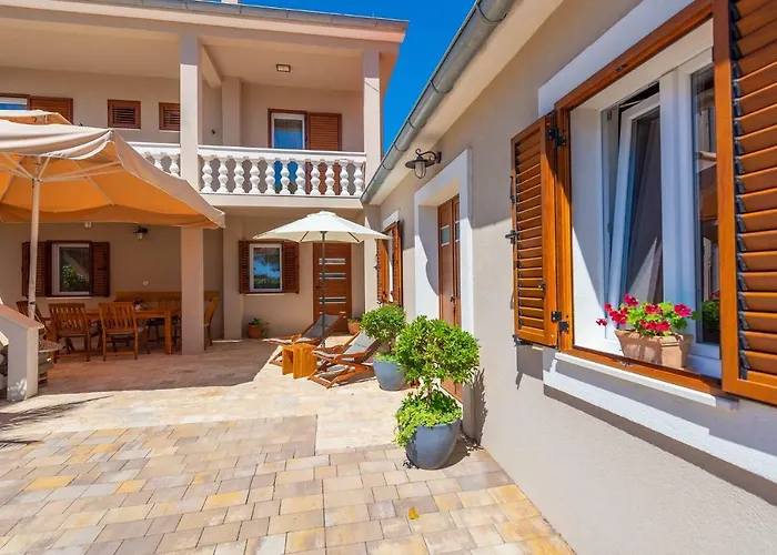 - Zadar Riviera 8218 *