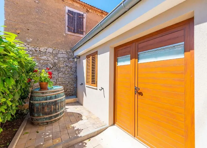 - Zadar Riviera 8218 度假居 普利拉卡