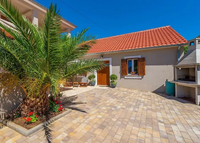 - Zadar Riviera 8218 *